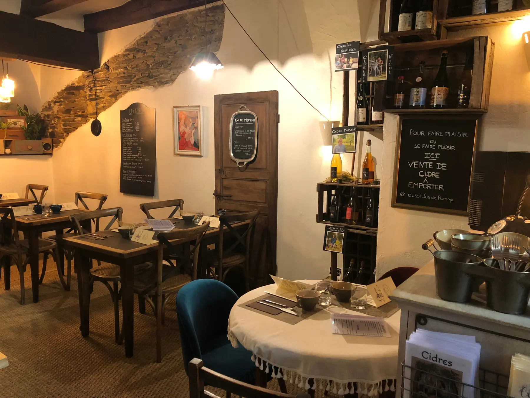 Intérieur de la crêperie au cœur d’Angers